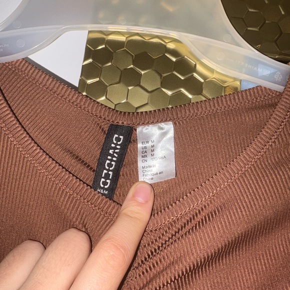 H&M Divided Chestnut Ribbed Tee - Picture 5 of 6